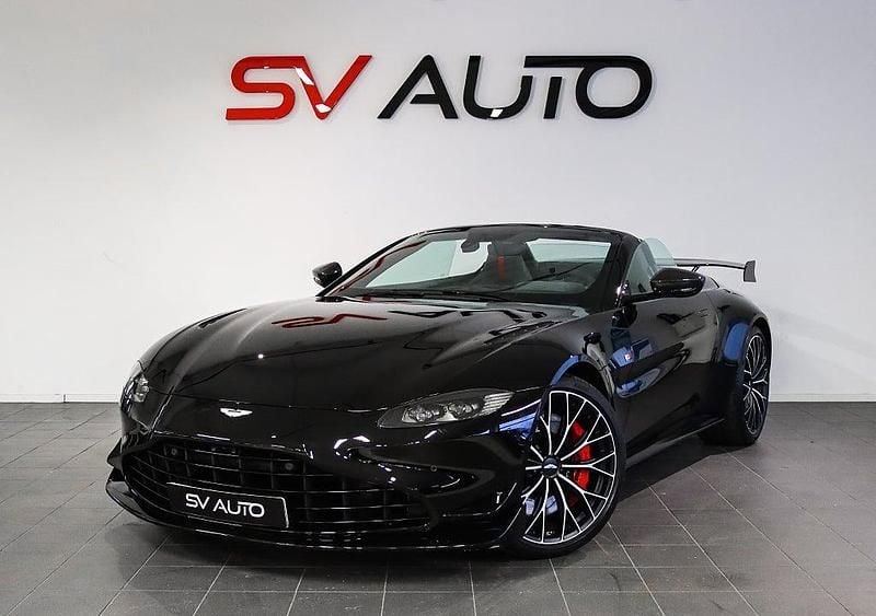 Svart Begagnad 2022 Aston Martin V8 Vantage Sportkupé | 1 799 900 kr - Bild 1/4