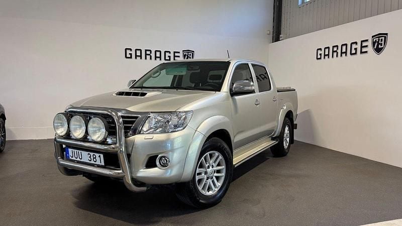 Silver Begagnad 2013 Toyota HiLux Pickup | 275 000 kr (Marknadspris) - Bild 1/4