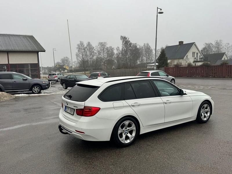 Begagnad BMW 328 245 HK (180 kW) 2013 Vit