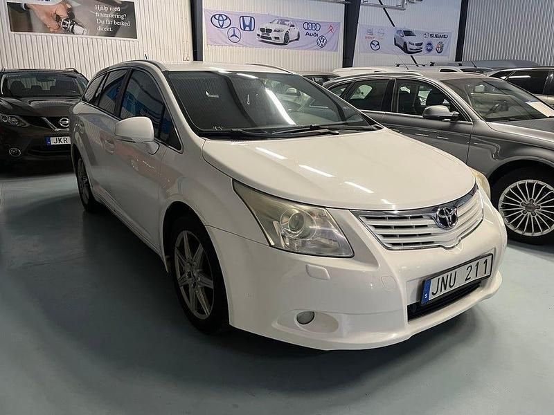 Begagnad Toyota Avensis Business Edition 150 HK (110 kW) 2009 Vit Kombi
