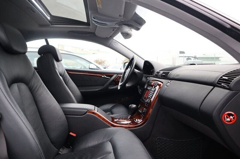 Begagnad Mercedes CL500 AMG 417 HK (306 kW) 2002 Grå silver Sportkupé