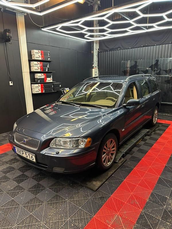 Begagnad 2006 Volvo V70 Kombi | 20 000 kr (Superpris) - Bild 1/4