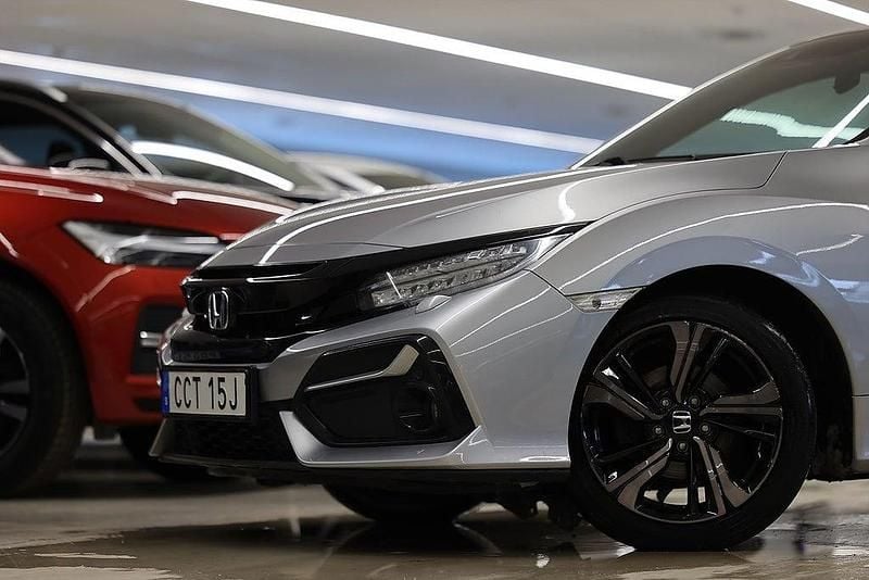 Begagnad Honda Civic Elegance 126 HK (92 kW) 2019 Silver Halvkombi