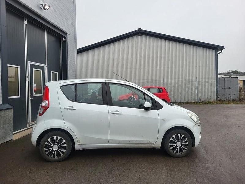 Begagnad Suzuki Splash GLS 94 HK (69 kW) 2011 Vit Halvkombi