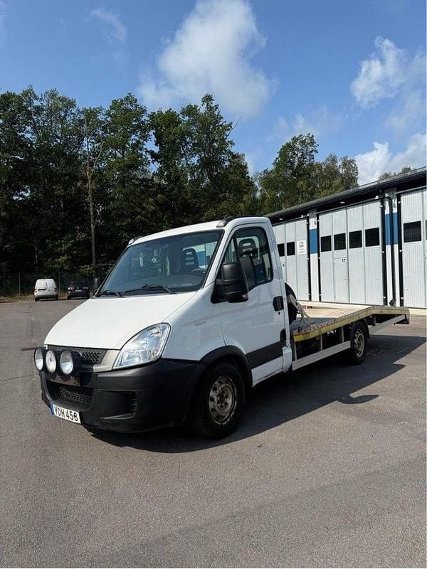 Vit Begagnad 2011 Iveco Daily | 130 000 kr (Dyr) - Bild 1/4