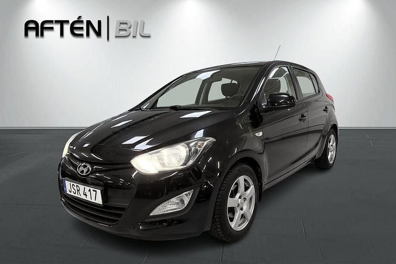 Svart Begagnad 2013 Hyundai i20 Halvkombi | 74 800 kr (Lite dyr) - Bild 1/3