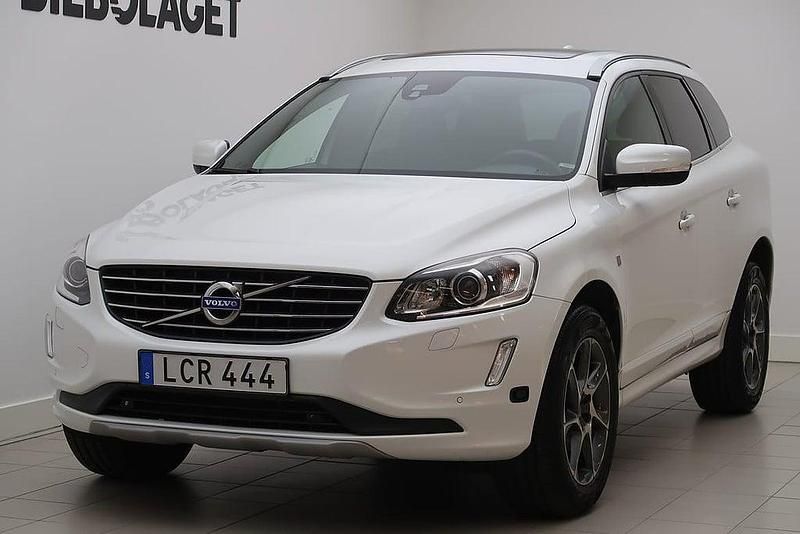 Begagnad Volvo XC60 Business Edition 192 HK (141 kW) 2015 Vit SUV