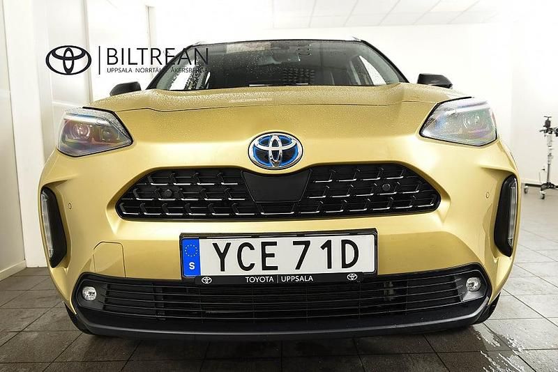 Begagnad Toyota Yaris Cross Style 92 HK (67 kW) 2022 Gul SUV