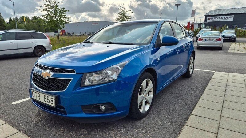 Blå Begagnad 2011 Chevrolet Cruze Halvkombi | 49 900 kr (Lite dyr) - Bild 1/4