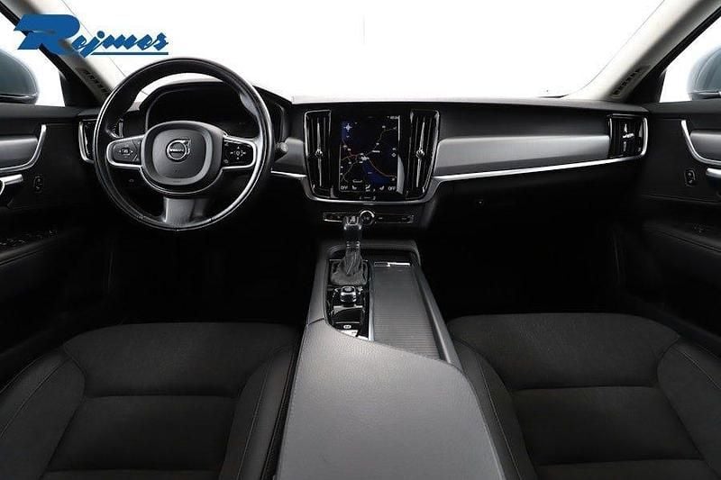 Begagnad Volvo V90 Momentum 150 HK (110 kW) 2020 Grå Kombi