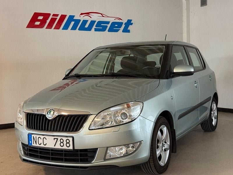 Ljusgrön Begagnad 2011 Skoda Fabia Elegance Halvkombi | 45 000 kr (Lite dyr) - Bild 1/4