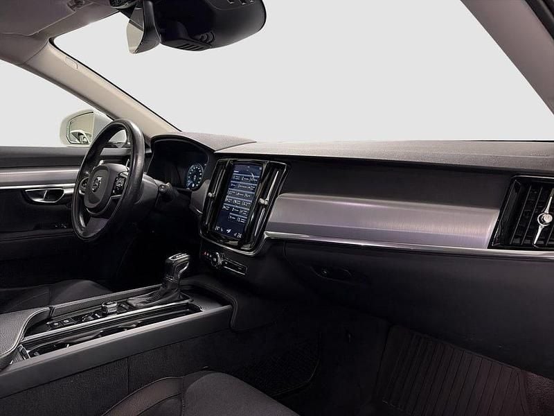 Begagnad Volvo V90 Momentum 190 HK (139 kW) 2018 Vit Kombi