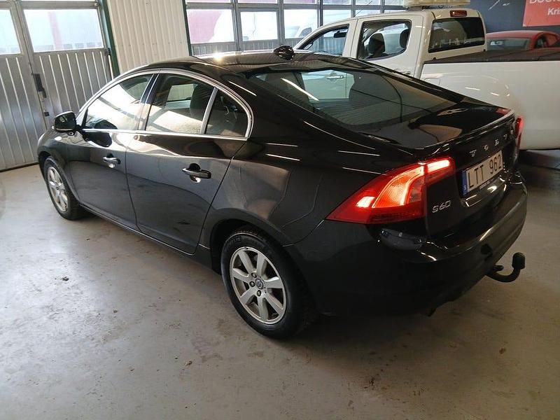 Begagnad Volvo S60 Momentum 163 HK (119 kW) 2013 Svart Sedan