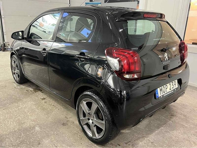 Begagnad Peugeot 108 69 HK (50 kW) 2014 Svart Halvkombi