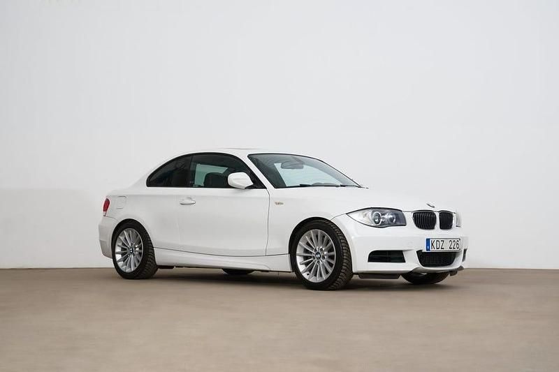 Begagnad BMW 135 M Sport 306 HK (225 kW) 2009 Vit Halvkombi