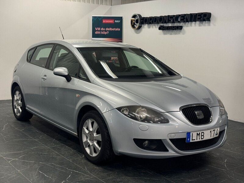 Silver Begagnad 2009 Seat Leon Style Halvkombi | 39 900 kr - Bild 1/4