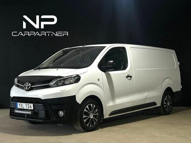 Vit Begagnad 2017 Toyota Proace Minibuss | 139 900 kr (Marknadspris) - Bild 1/4