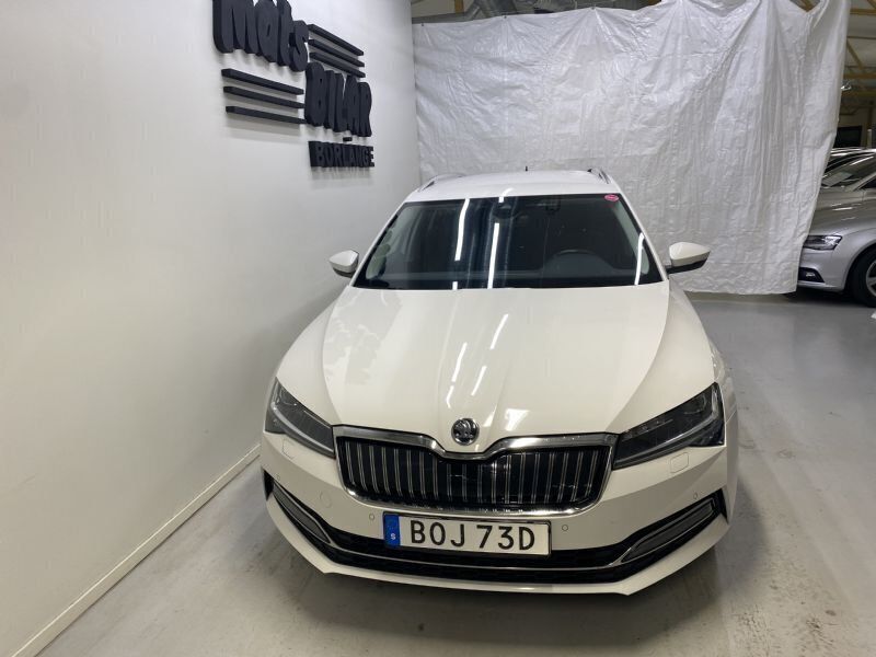 Begagnad Skoda Superb Style 157 HK (115 kW) 2020 Vit Kombi