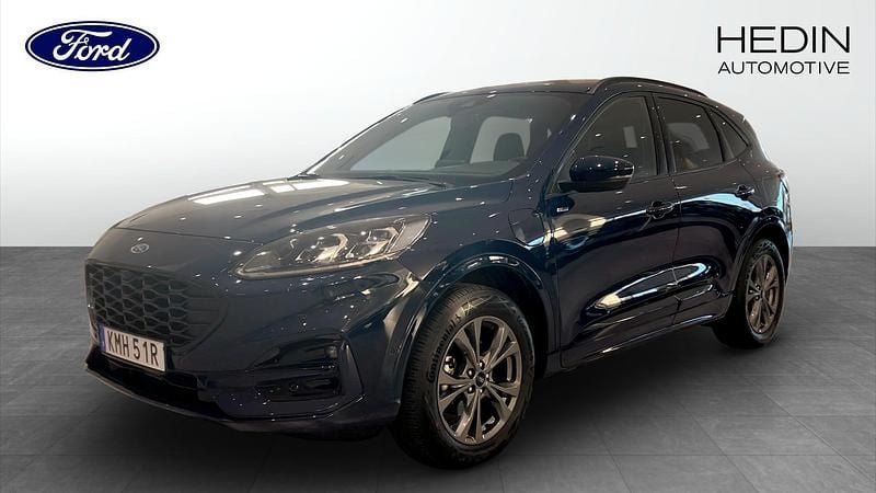 Blå (blue) Begagnad 2022 Ford Kuga ST-Line X SUV | 284 900 kr (Marknadspris) - Bild 1/4