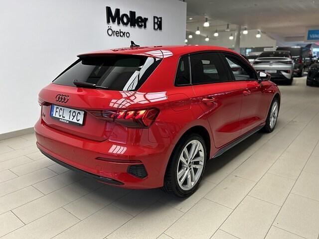 Begagnad Audi A3 Advanced Plus 150 HK (110 kW) 2023 Tangoröd metallic Sedan