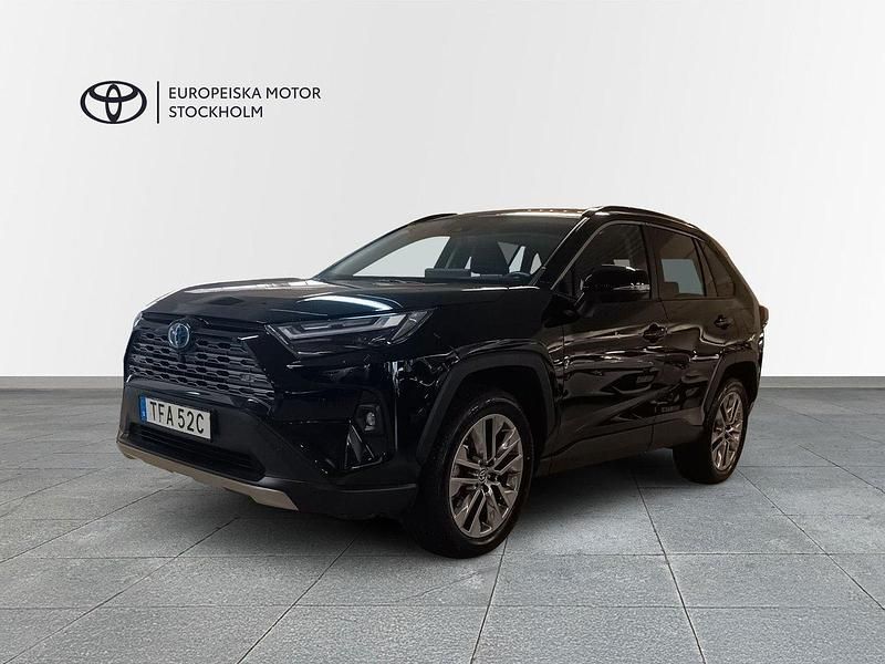 Svart Begagnad 2024 Toyota RAV4 Hybrid Executive SUV | 449 900 kr (Marknadspris) - Bild 1/4