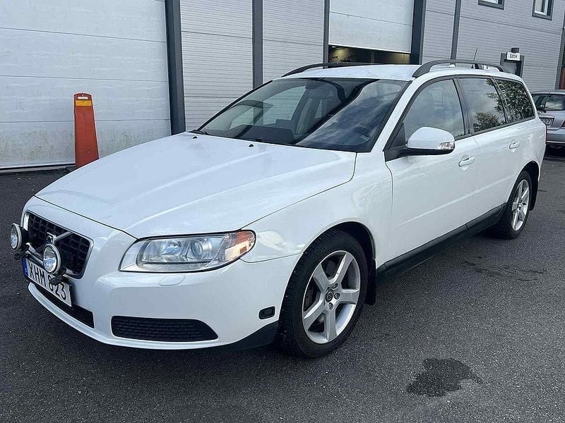 Vit Begagnad 2009 Volvo V70 Kinetic Kombi | 34 900 kr (Marknadspris) - Bild 1/4