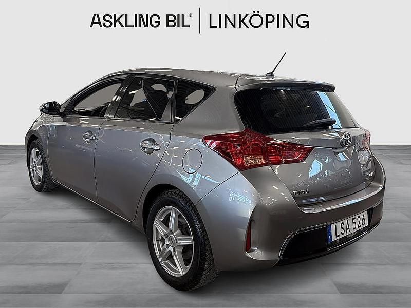 Begagnad Toyota Auris 132 HK (97 kW) 2014 Brun Halvkombi
