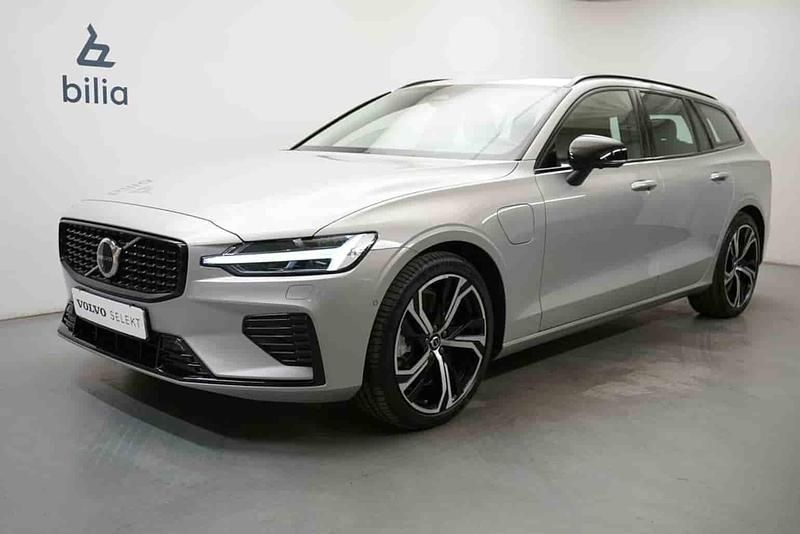 Silver Begagnad 2025 Volvo V60 Kombi | 489 900 kr (Marknadspris) - Bild 1/1