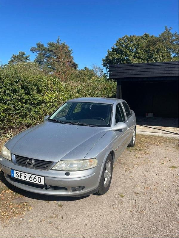 Grå Begagnad 2001 Opel Vectra Sedan | 20 000 kr - Bild 1/4