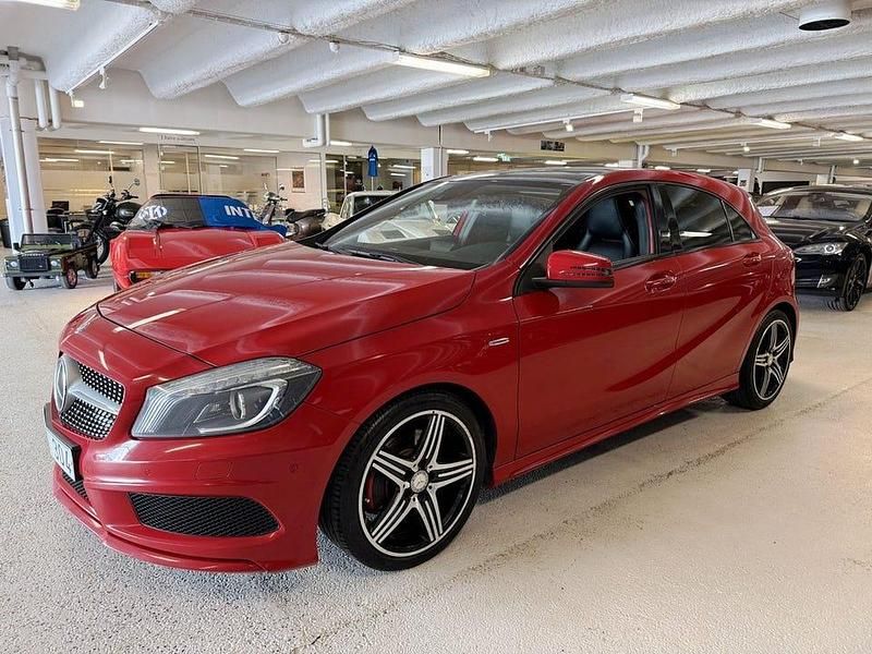 Röd (jupiter red) Begagnad 2014 Mercedes A250 Sport Edition Halvkombi | 169 900 kr - Bild 1/4