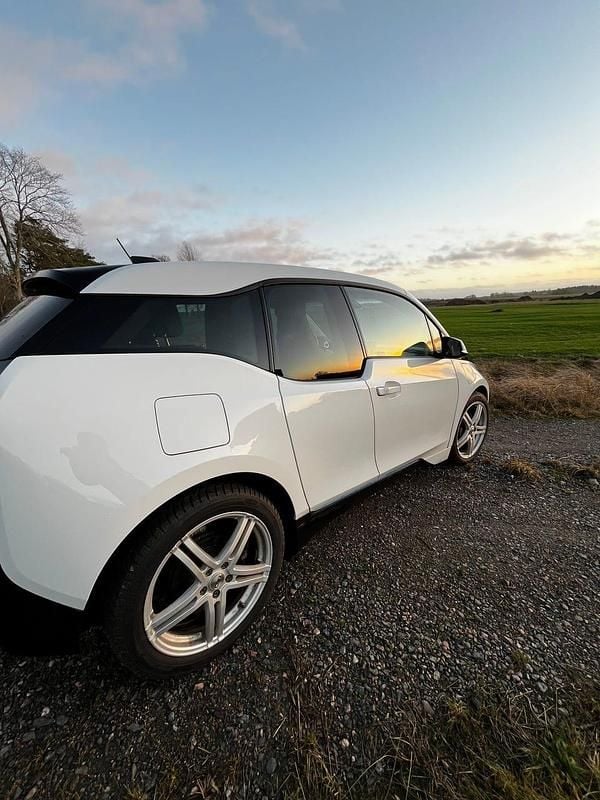 Begagnad 2017 BMW i3 Halvkombi | 140 000 kr (Marknadspris) - Bild 1/4