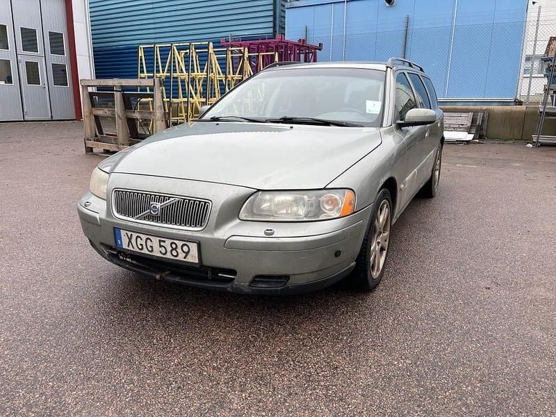 Begagnad 2006 Volvo V70 Kombi | 15 000 kr (Marknadspris) - Bild 1/4