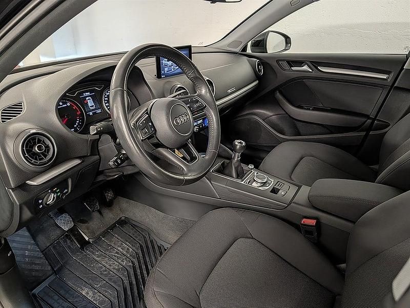 Begagnad Audi A3 Sportback Proline 150 HK (110 kW) 2019 Svart Halvkombi