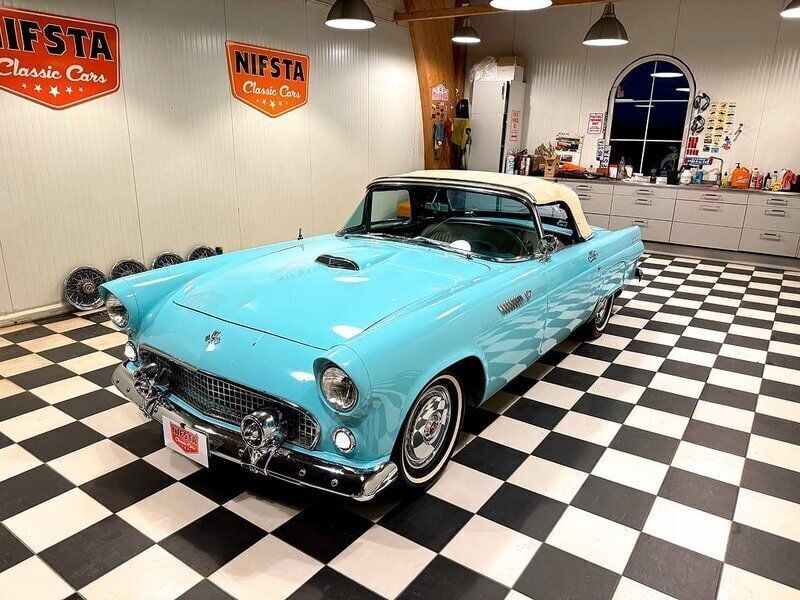 Begagnad Ford Thunderbird 199 HK (146 kW) 1955 Ljusblå Cab