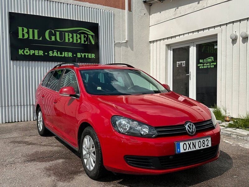 Mörkröd (röd) Begagnad 2011 VW Golf VI Kombi | 49 999 kr (Marknadspris) - Bild 1/4