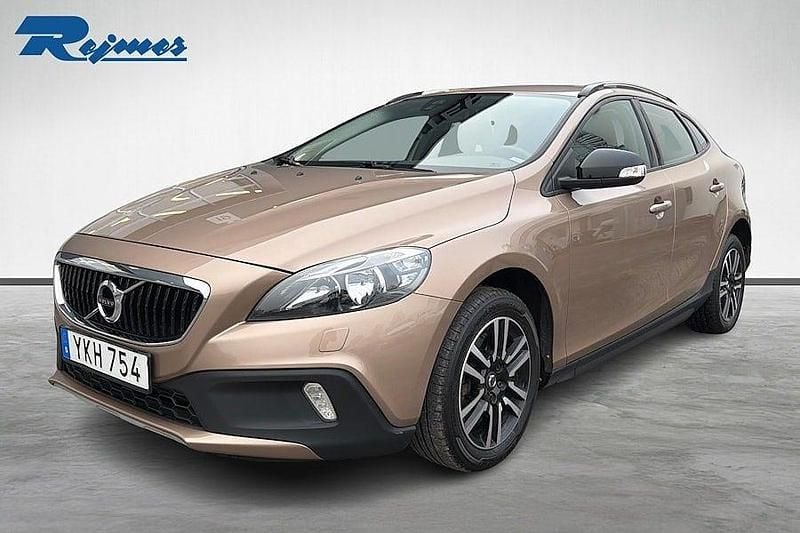 Begagnad Volvo V40 CC Business Edition 120 HK (88 kW) 2017 Raw koppar metallic Kombi