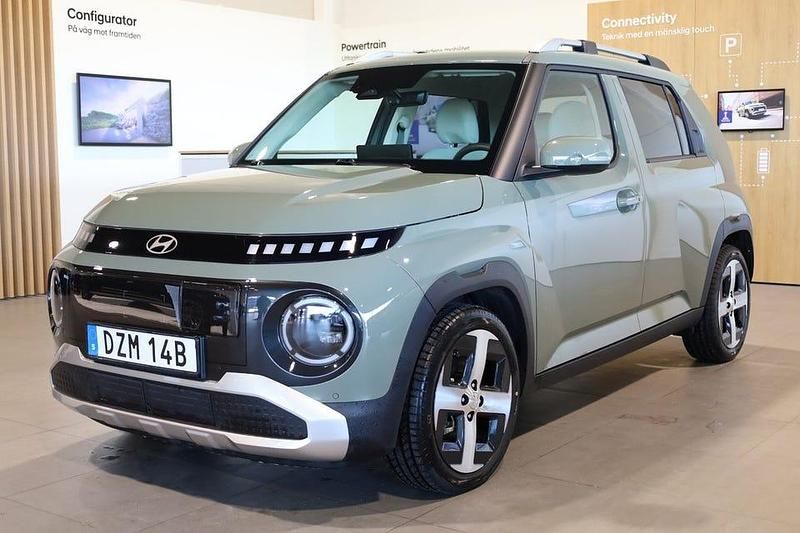 Tomboy khaki Ny 2025 Hyundai Inster Advanced Halvkombi | 299 800 kr - Bild 1/3