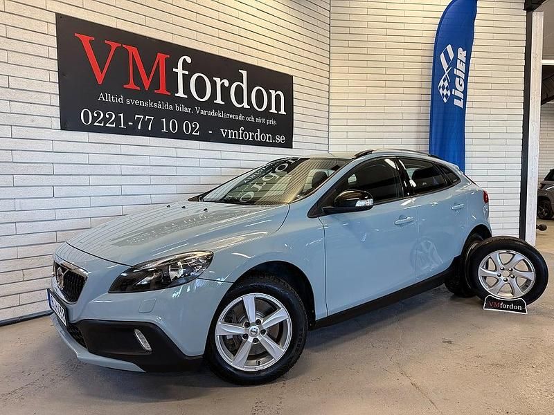 Begagnad Volvo V40 Kinetic 120 HK (88 kW) 2016 Ljusblå Halvkombi