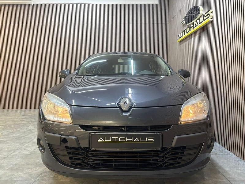 Begagnad Renault Mégane III 110 HK (80 kW) 2010 Mörkgrå Halvkombi