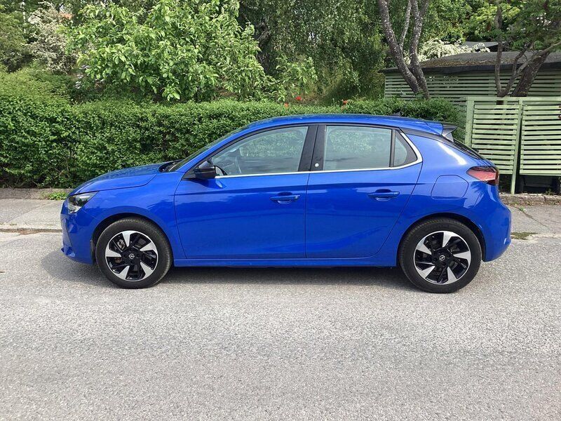 Blå Begagnad 2021 Opel Corsa-e Dynamic Halvkombi | 174 900 kr (Marknadspris) - Bild 1/4