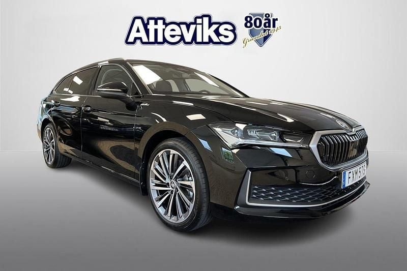 Svart Ny 2025 Skoda Superb LAURIN & KLEMENT Kombi | 550 400 kr (Marknadspris) - Bild 1/4