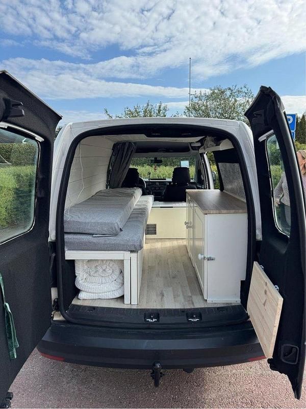 Vit Begagnad 2017 VW Caddy Maxi Minibuss | 160 000 kr (Dyr) - Bild 1/4
