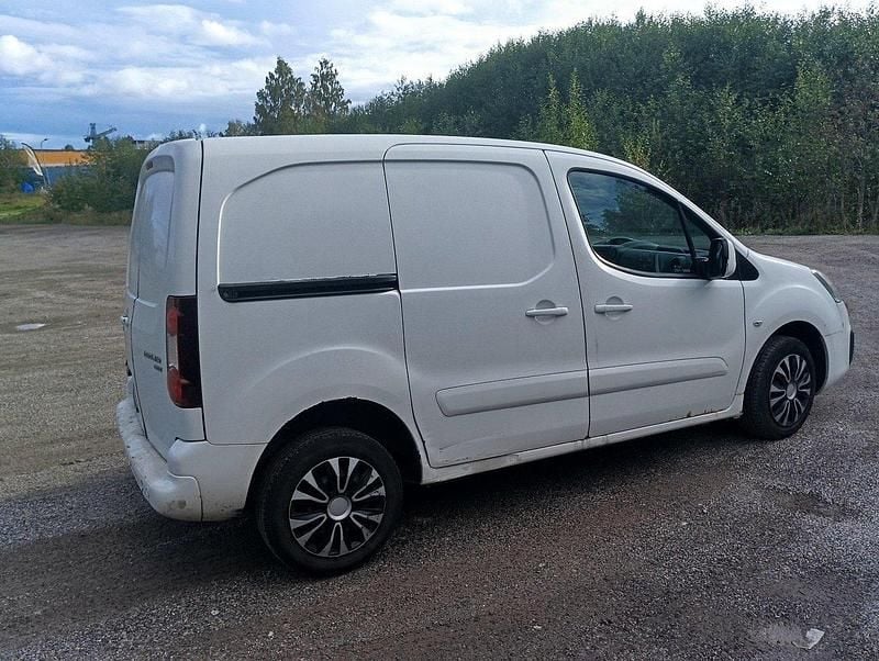 Vit Begagnad 2016 Peugeot Partner Minibuss | 35 000 kr (Marknadspris) - Bild 1/4