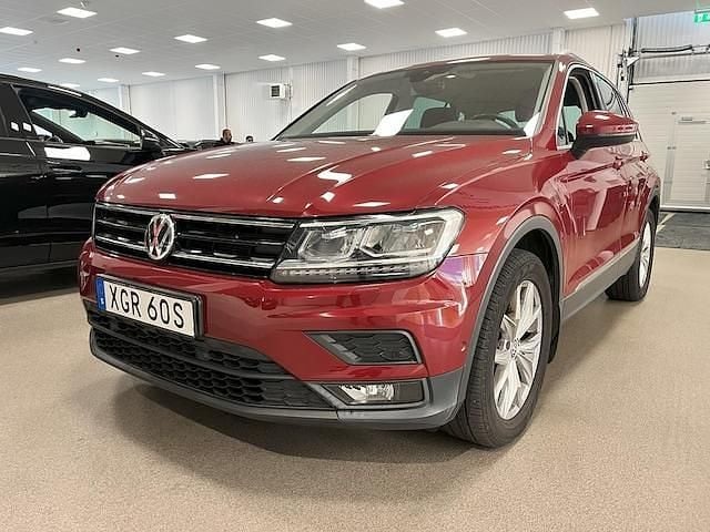 Röd Begagnad 2019 VW Tiguan Executive SUV | 249 900 kr (Bra pris) - Bild 1/4
