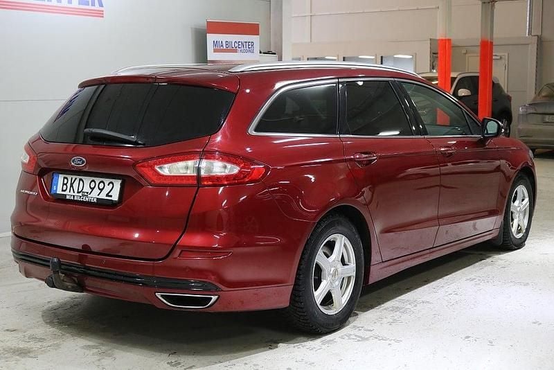 Begagnad Ford Mondeo Titanium 180 HK (132 kW) 2014 Röd Kombi