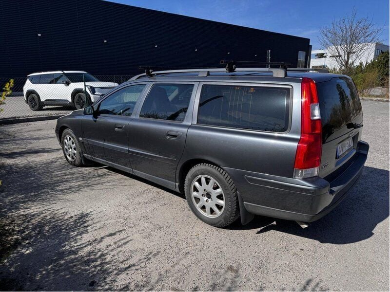 Grå Begagnad 2006 Volvo V70 Business Edition Kombi | 40 000 kr (Marknadspris) - Bild 1/4