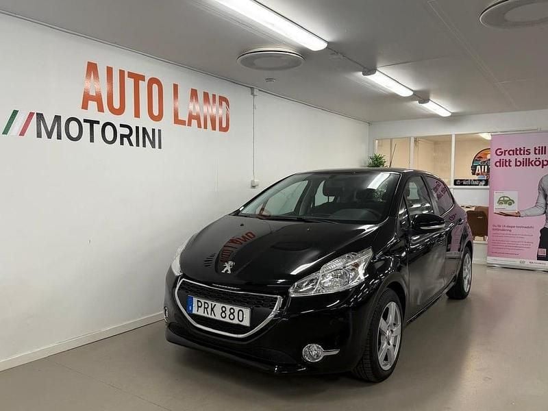 Svart Begagnad 2014 Peugeot 208 Halvkombi | 59 900 kr (Marknadspris) - Bild 1/4