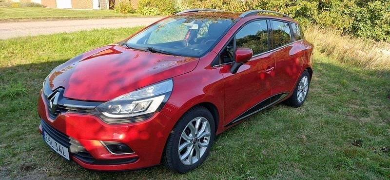 Röd Begagnad 2019 Renault Clio GrandTour Intens Kombi | 85 000 kr (Bra pris) - Bild 1/4