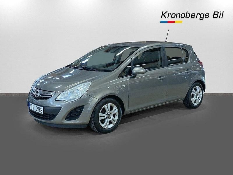 Brun Begagnad 2012 Opel Corsa Enjoy Halvkombi | 49 500 kr (Lite dyr) - Bild 1/4