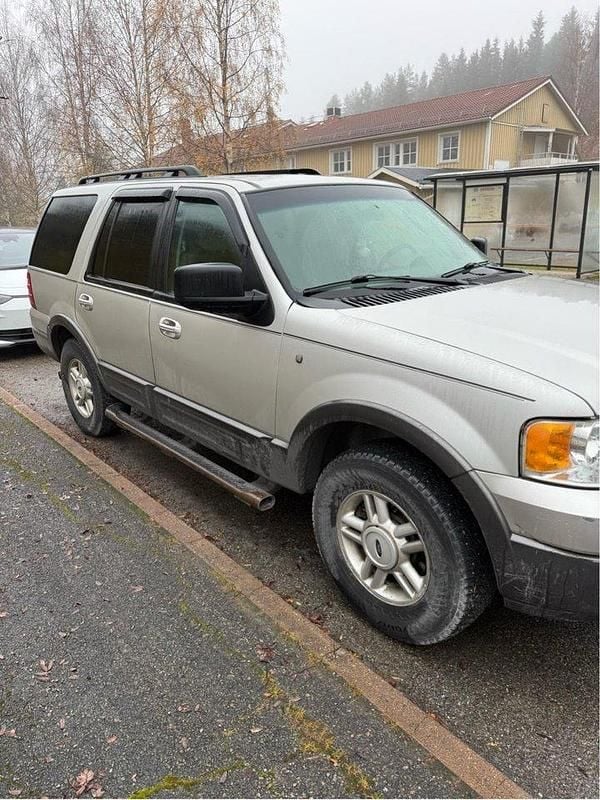 Silver Begagnad 2005 Ford Expedition XLT SUV | 59 900 kr - Bild 1/4
